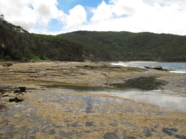 Orilla rocosa salvaje en Australia — Foto de Stock
