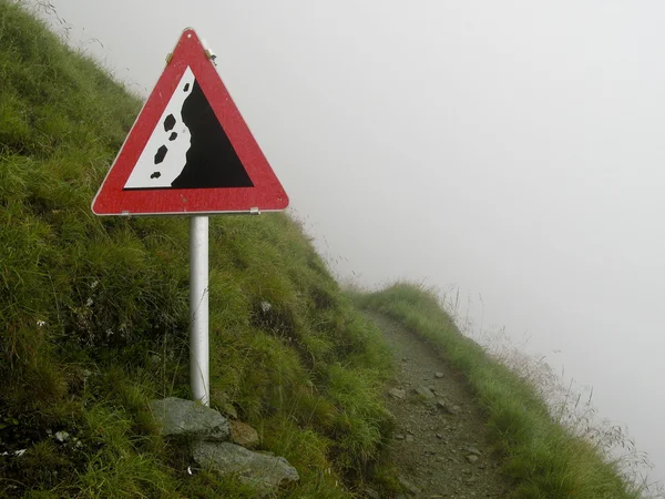 Alplerde kaya düşmesi işareti — Stok fotoğraf