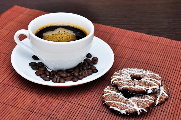 Tasse Kaffee mit Keksen — Stockfoto