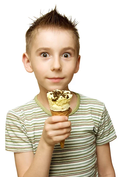 Хлопчик з морозивом — стокове фото