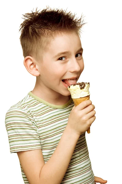 Ragazzo che mangia gelato — Foto Stock