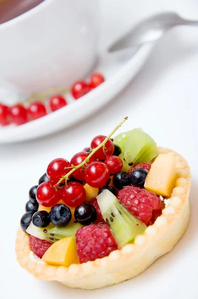 Sweet berries dessert in tartl — Stock Photo, Image