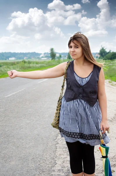 Dziewczyna autostopem — Zdjęcie stockowe