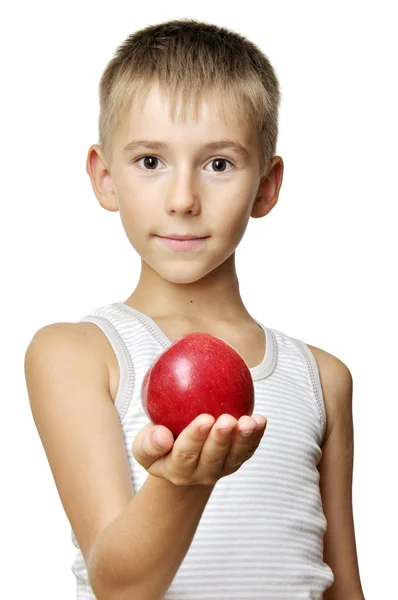 Söpö poika punainen omena — kuvapankkivalokuva
