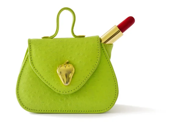 Bolsa verde y lápiz labial rojo — Foto de Stock