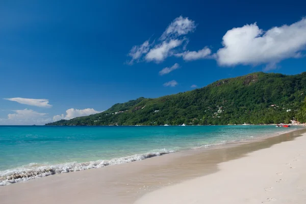 Bellissima spiaggia nell "isola di Mahe, Seychelles — Foto Stock