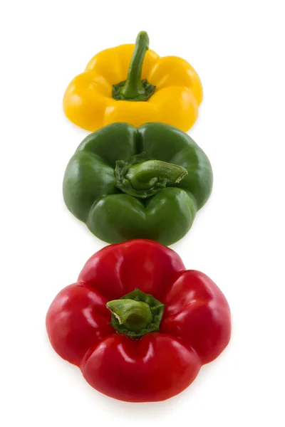 Drie kleurrijke paprika bell toppen — Stockfoto