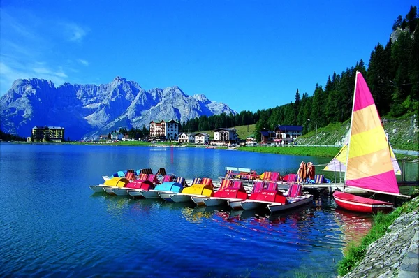 Jezero Misurina, Dolomity, Itálie — Stock fotografie