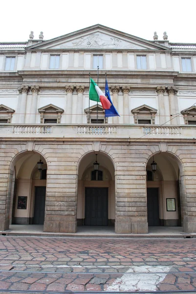 Teatro Scala en Milán, Italia — Foto de Stock
