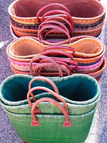 Sacchetti di paglia colorati — Foto Stock