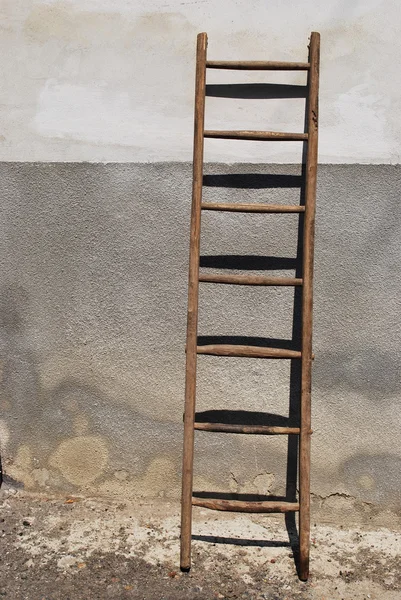 Vieja escalera de madera — Foto de Stock