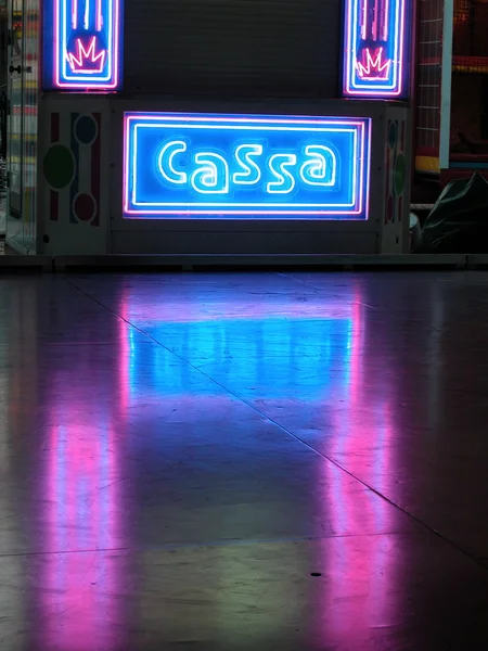 Neon znak gotówki — Zdjęcie stockowe