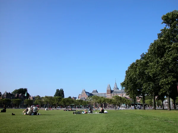 Rijksmuseum park in Amsterdam — Stockfoto