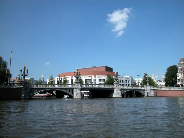 Оперный театр Амстердама — стоковое фото