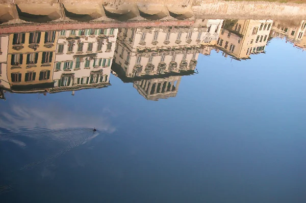 Hus på floden arno, Florens — Stockfoto