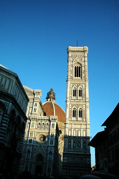 Kathedraal en giotto klokkentoren in florence — Stockfoto