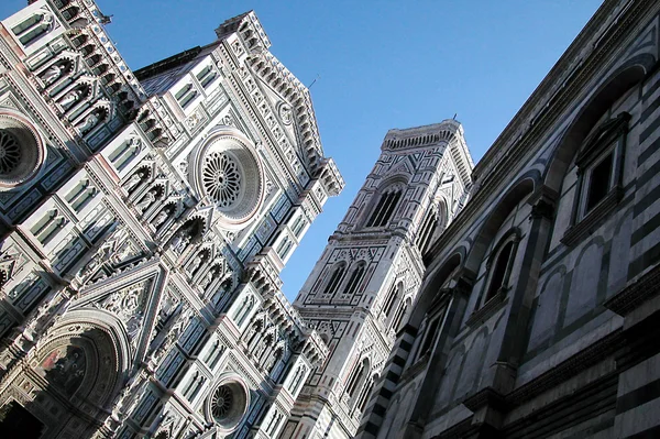 Kathedraal en giotto klokkentoren in florence — Stockfoto