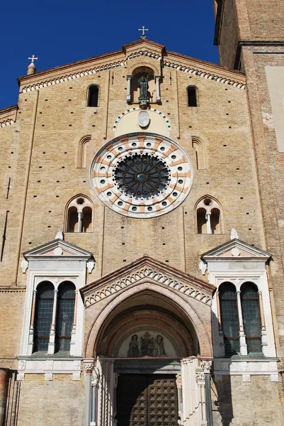 Romańskiej katedry w lodi, Włochy — Zdjęcie stockowe