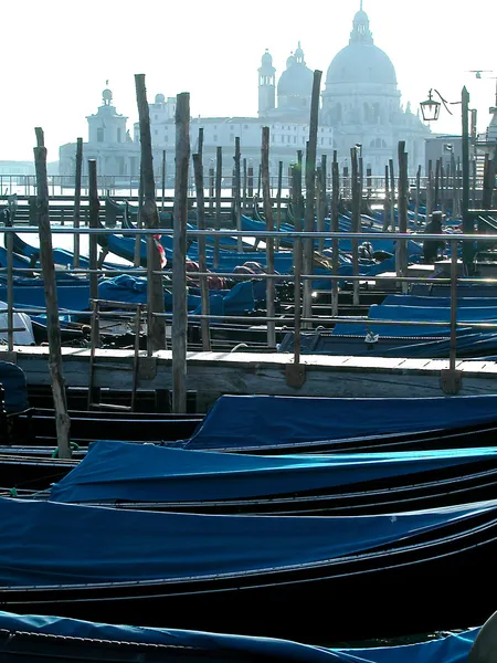 Barcos góndola en Venecia —  Fotos de Stock