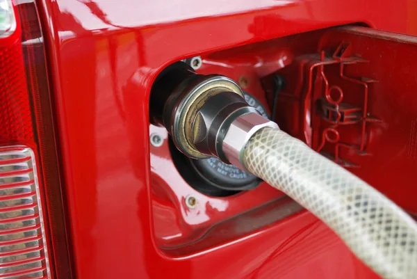 Metan bil bränslepåfyllning — Stockfoto