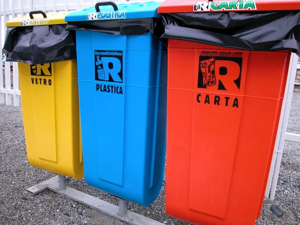 生態学的なゴミ箱 — ストック写真