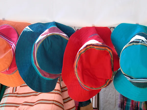 Chapéus coloridos de verão — Fotografia de Stock