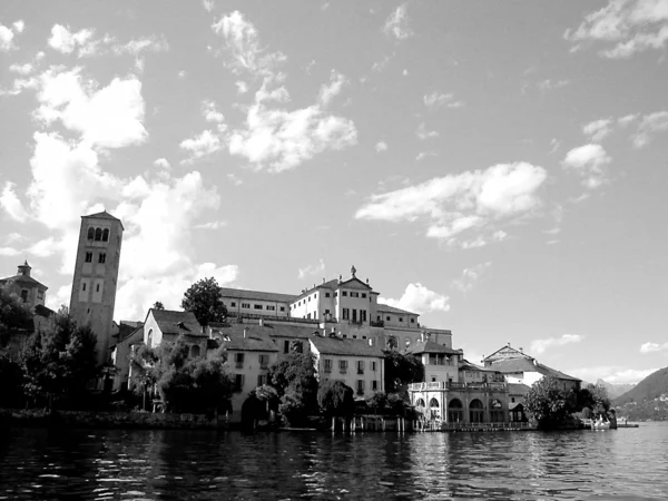 Orta San Giulio ilha e lago, Itália — Fotografia de Stock