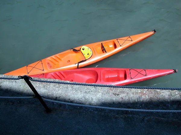 Två kanoter — Stockfoto