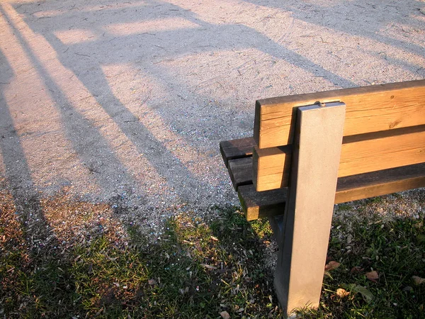 日没時のベンチ — ストック写真