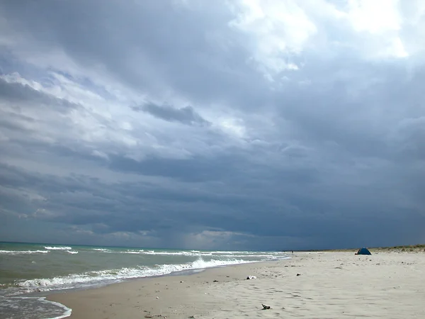 Bouřlivé počasí na pláži — Stock fotografie