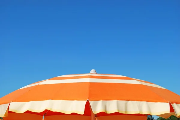 Narancssárga napernyő — Stock Fotó