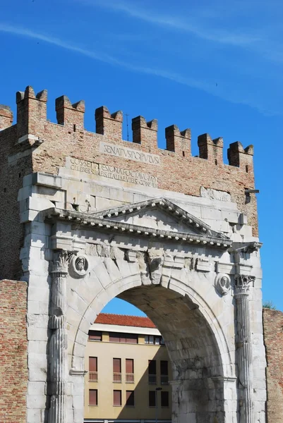 Arcul triumfal al lui Augustus, Rimini, Italia — Fotografie, imagine de stoc