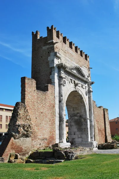 意大利里米尼，奥古斯都的凯旋门 — 图库照片