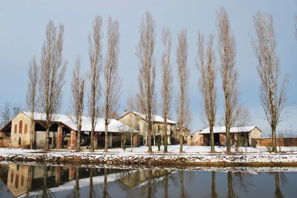 Kış aylarında kır evi — Stok fotoğraf