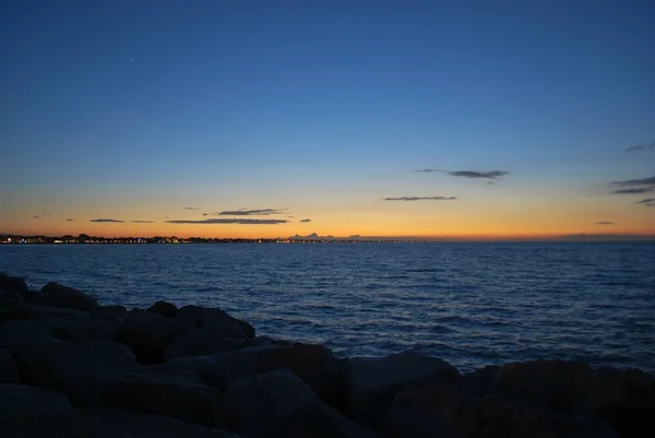 夕日と海岸線 — ストック写真