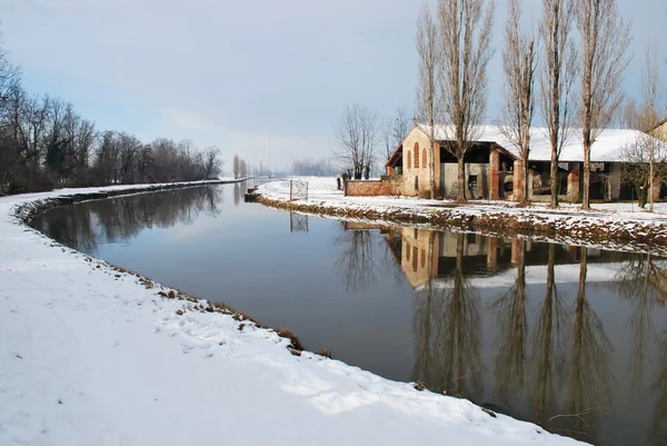 Casa di campagna in inverno — Foto Stock