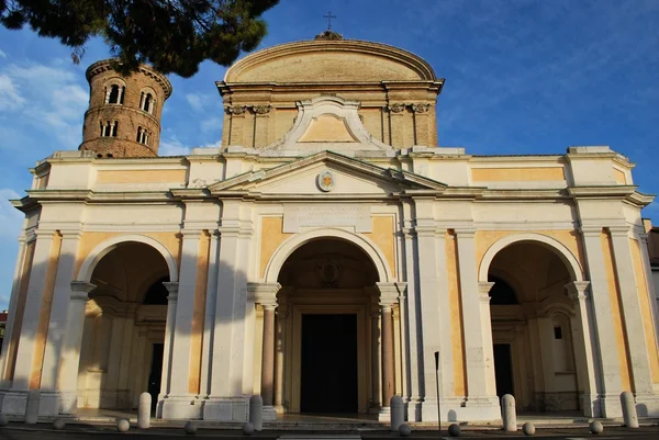 大教堂教会、 拉韦纳意大利 — 图库照片