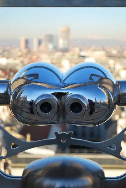 Télescope à la recherche Milan — Photo