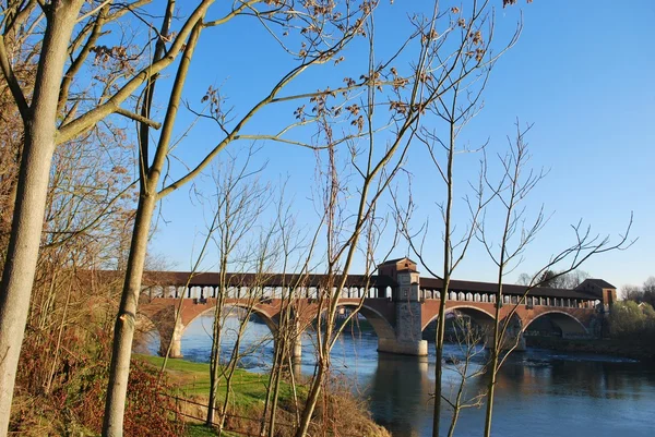 Overdekte brug over de rivier ticino — Stockfoto