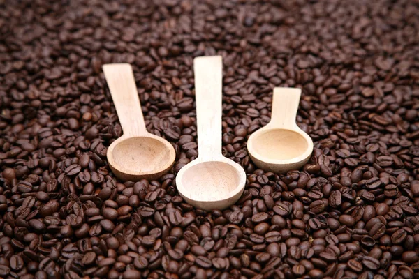 3 sendok kopi pada kacang — Stok Foto