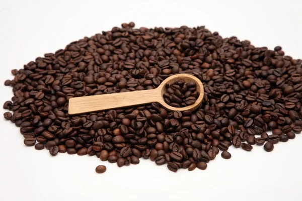 Koffie lepel op de bonen — Stockfoto