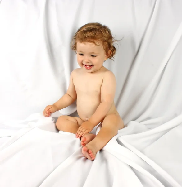 Bambino sorridente dopo il bagno — Foto Stock