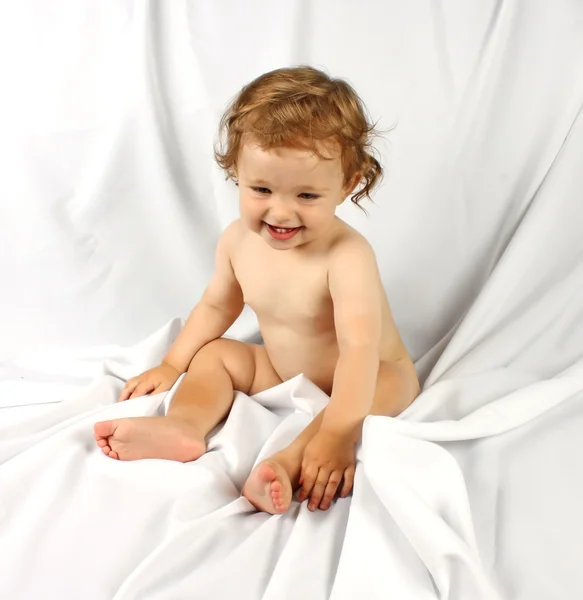 Bébé souriant après le bain — Photo
