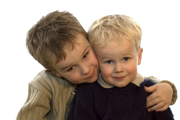 다섯 살 과 두 살된 사랑 스러운 두 형제. 위의 하얀 배경 — 스톡 사진