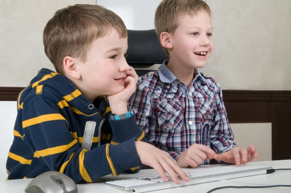 Boys on a computer — Stock Photo, Image