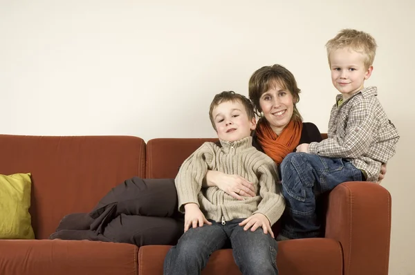 Mor och två söner 1 — Stockfoto