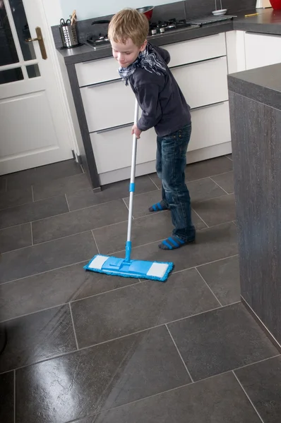 Limpeza do chão — Fotografia de Stock