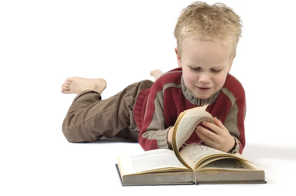 Pojke läser en bok 6 — Stockfoto