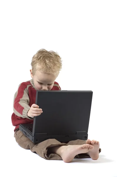 Működő-ra egy laptop 3 fiú — Stock Fotó