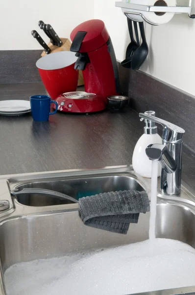 Myć naczynia — Zdjęcie stockowe